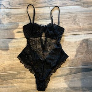VS medium lace teddy